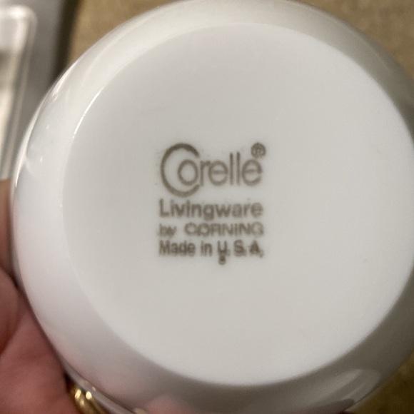 Corelle Spring Blossom/Crazy Daisy set of Sugar & Creamer and 2 tea cups - Picture 2 of 16